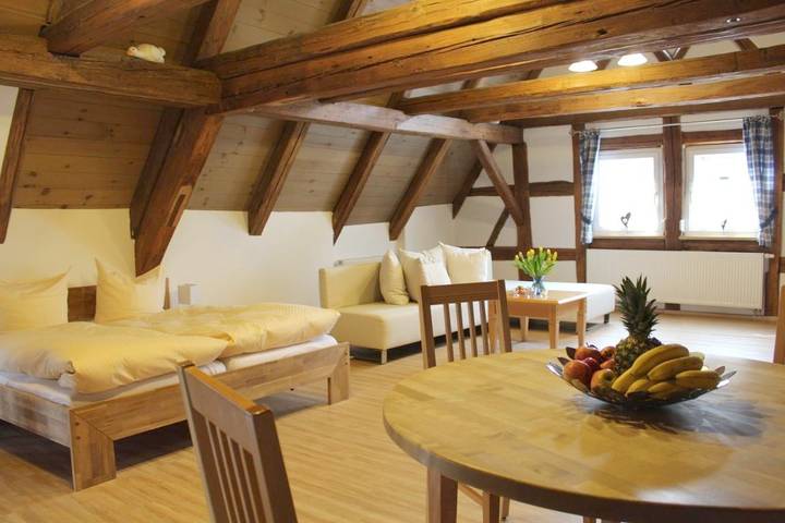 Gästehaus für 3 Personen, mit Terrasse und Garten sowie Sauna und Ausblick