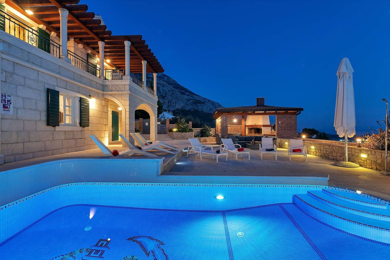 Villa Vikki mit Pool und Meerblick in Makarska, Makarska Riviera