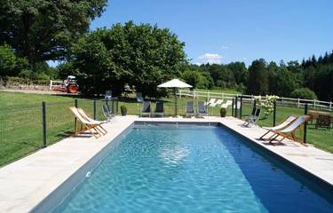 Gîte pour 5 personnes, avec terrasse ainsi que piscine et jardin dans la Creuse
