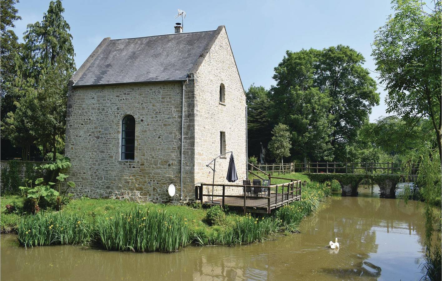 Charmant appartement de 2 chambres à coucher près d'Auxais et de La Taute in Auxais, Côte de la Déroute