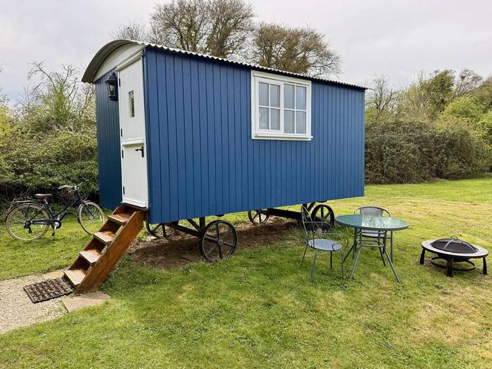 Glamping for 2 people, with Garden in Oxfordshire