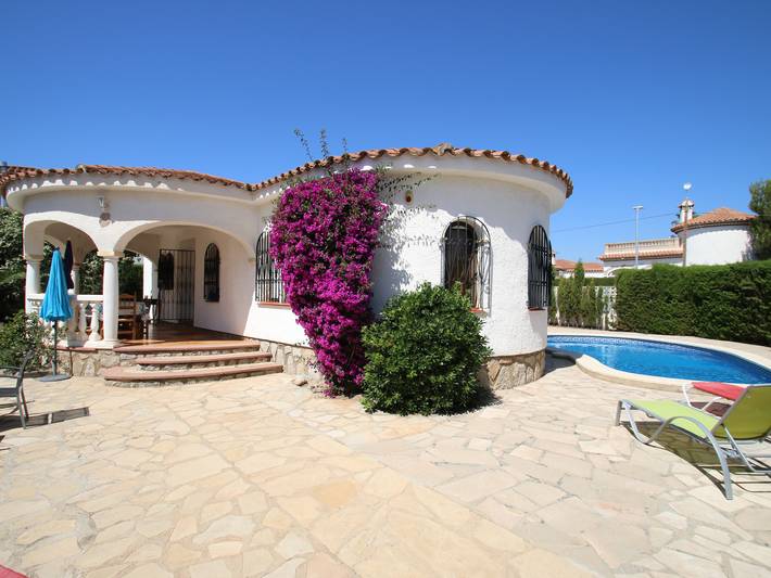 Villa für 8 Personen, mit Terrasse und Garten in Katalonien