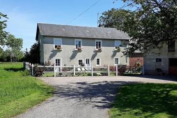 Gîte pour 6 personnes, avec jardin à Champosoult