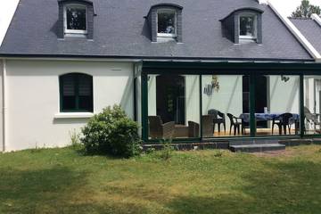 Gîte pour 10 personnes, avec jardin dans Mousterlin