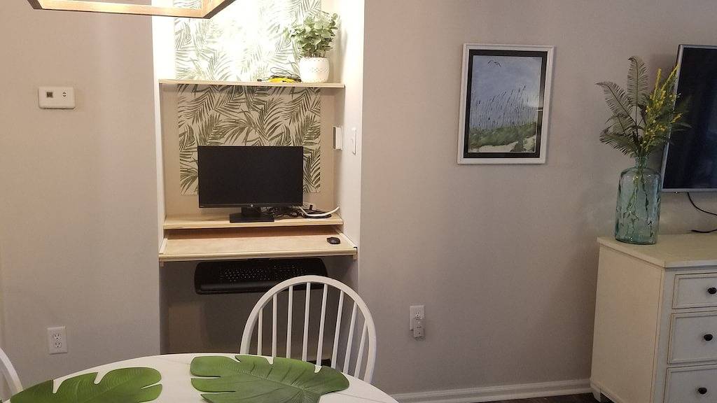 Ganze Wohnung, King Bed! Cozy Amelia Island Gem just steps to the beach. in Fernandina Beach, Amelia Island