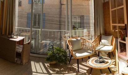 Gîte pour 2 personnes, avec terrasse dans Office De Tourisme De Greoux Les Bains