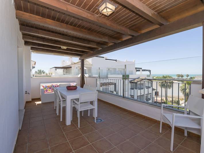 Ferienwohnung für 6 Personen, mit Terrasse und Garten sowie Kinderpool