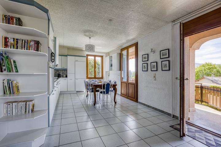 Villa pour 10 personnes, avec jardin ainsi que terrasse et vue sur le lac en Haute-Savoie - 3