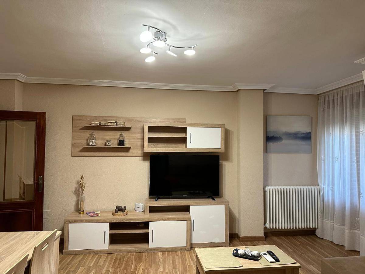 Apartamento entero, Three-Bedroom Apartment in Medina del Campo, Provincia de Valladolid