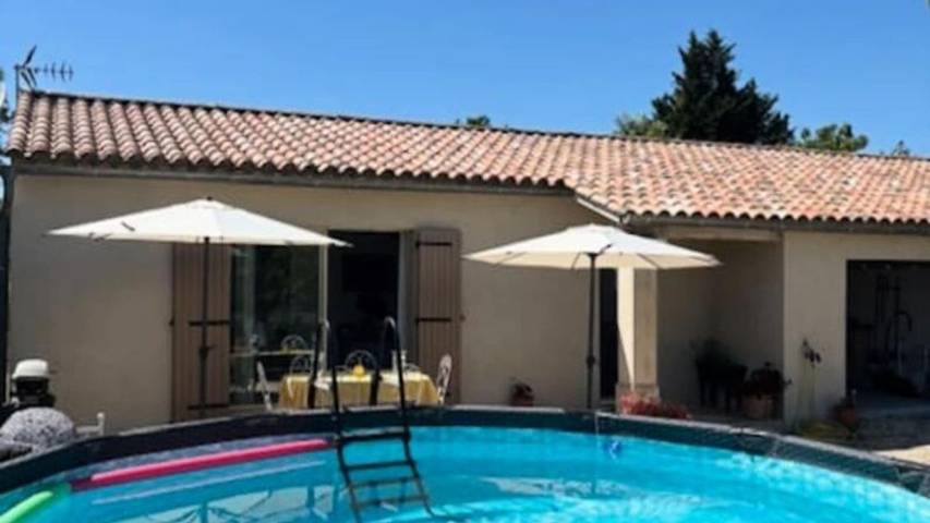 Ferienwohnung für 5 Personen, mit Pool und Garten in Lacoste