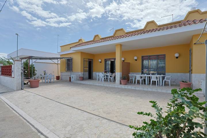Villa pour 10 personnes, avec jardin à Porto Cesareo