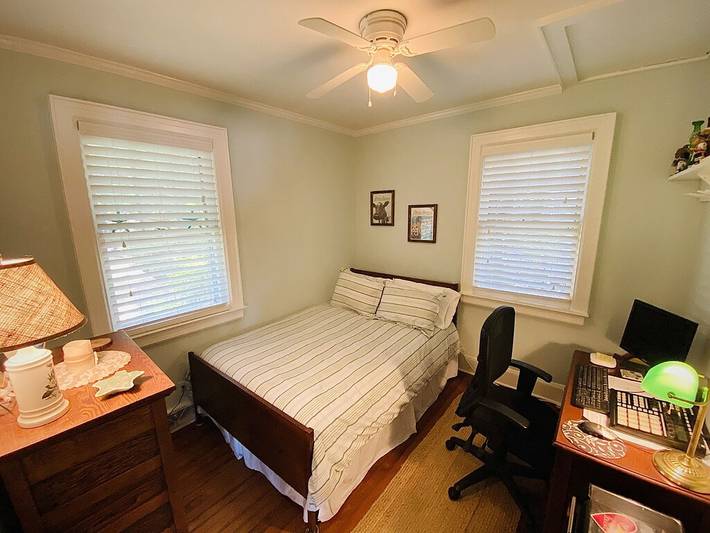 Cottage for 4 people, with yard in Long Island