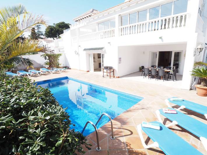 Villa for 10 people, with pool and garden in Nerja
