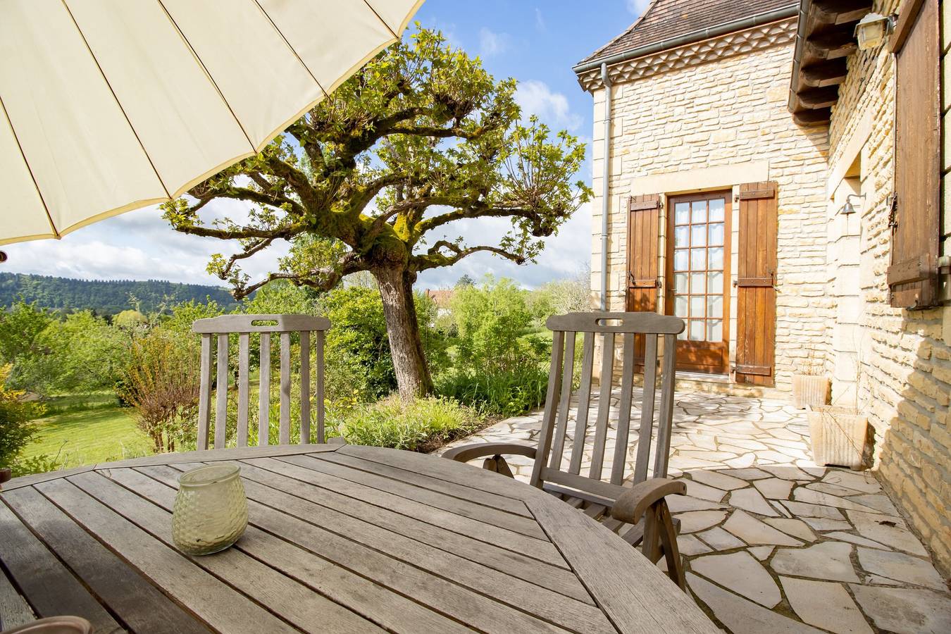 Modern, Spacious Gîte in Cazoulès with Terrace, Parking, Pet-Friendly, Near Sarlat in Cazoulès, Périgord Noir