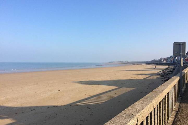 Location de vacances pour 3 personnes, avec terrasse ainsi que jacuzzi et jardin à Grandcamp-Maisy