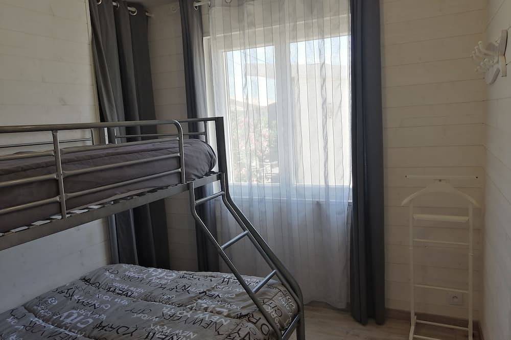 Chalet rénové, commerces et mer à pieds, Gruissan plage in Plage des Chalets, Gruissan