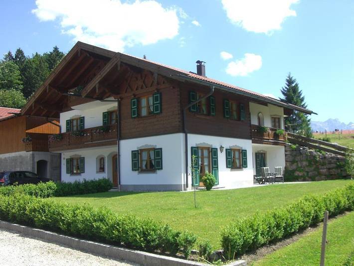Ferienwohnung für 4 Personen, mit Terrasse und Ausblick in Wallgau