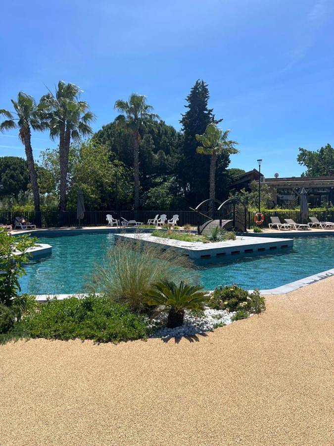 Location de vacances pour 6 personnes, avec jardin et bassin pour enfant ainsi que piscine et vue, animaux acceptés dans Plage de l'Espiguette - 3