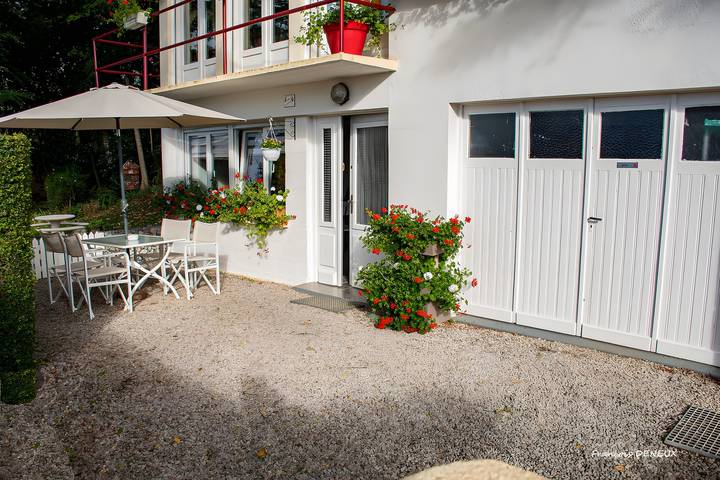 Gîte Les Acacias: private terrace, shared garden & Wi-Fi in Saint-Valery-sur-Somme