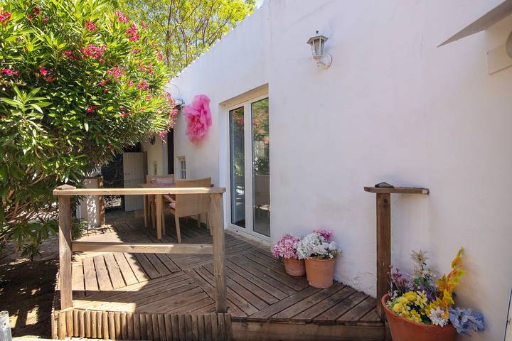 Room 'Casa De Mondo - Pink' with Shared Pool, Wi-Fi and Air Conditioning in Boliqueime, Faro District