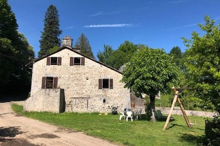 Location de vacances pour 4 personnes, avec Balcon et Jardin à Roumégoux