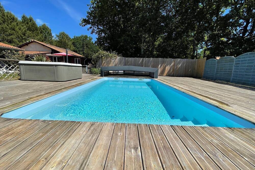 Proche Soulac/mer maison climatisée 6 pers, piscine couverte , jacuzzi in Grayan-et-l'Hôpital, Parc naturel régional du Médoc