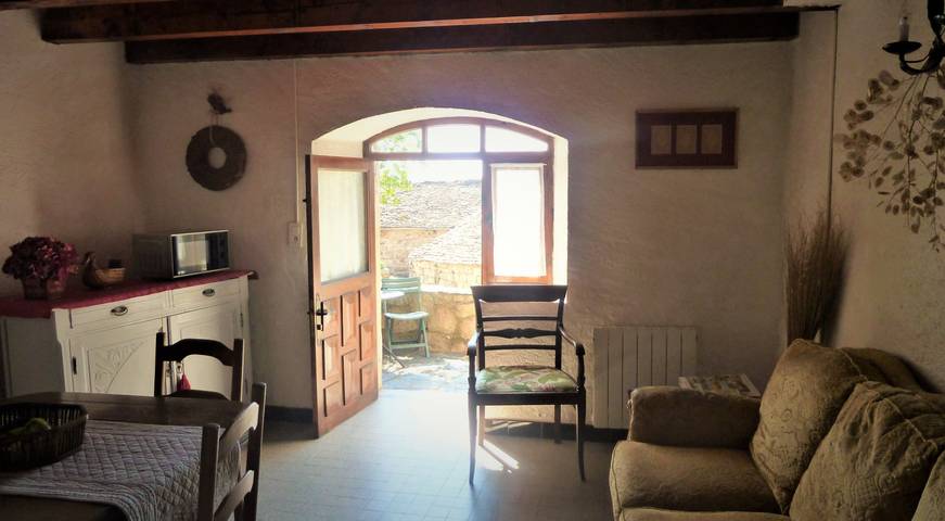 Gîte pour 4 personnes, avec terrasse à Les Bondons - 2