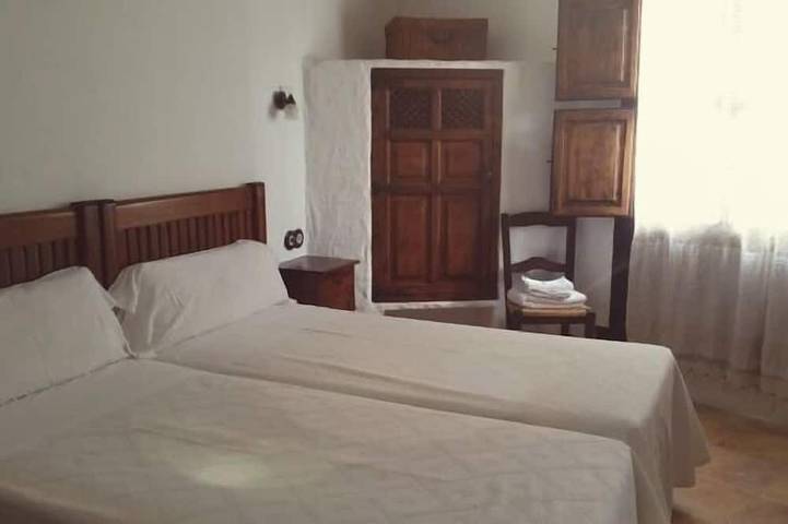 House of the mistress inside the sale with covered manchego patio. Pets allowed in El Toboso, Comarca de la Mancha