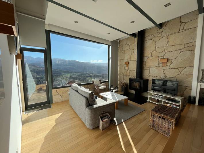 Location de vacances pour 4 personnes, avec terrasse ainsi que jardin et piscine, animaux acceptés dans Arcos de Valdevez