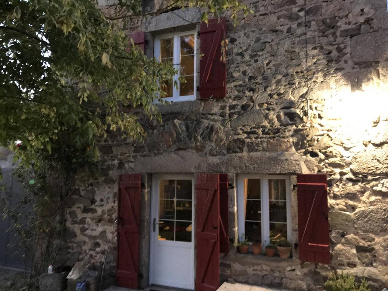 Casa familiar con jardín cerrado, chimenea, mascotas permitidas e internet en Ferrières-sur-Sichon in Ferrières-sur-Sichon, Región de Vichy