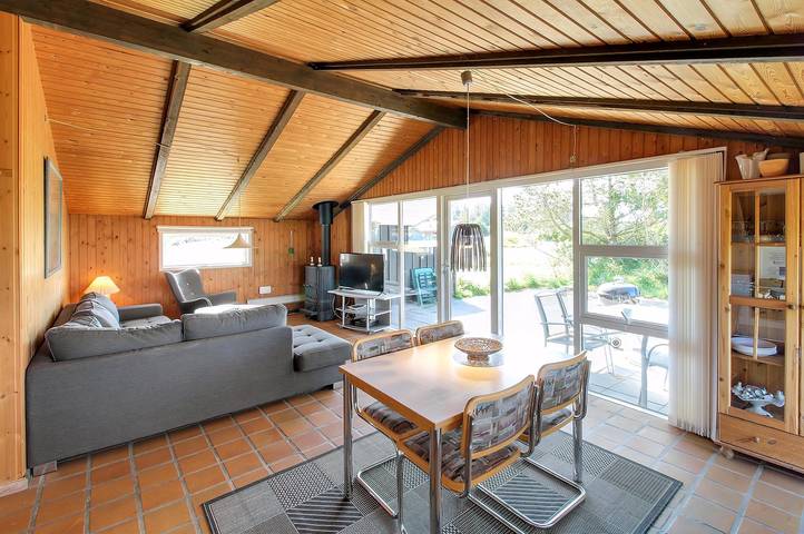 Beautiful home in Vejers Strand w/ Wifi and 2 Bedrooms in Vejers Strand, Varde