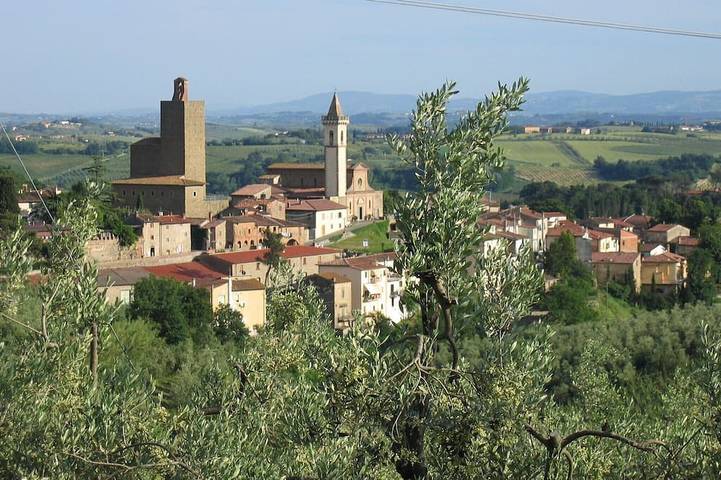 Ganze Wohnung, Studio mit privatem Balkon, herrlicher Aussicht, WLAN, Gemeinschaftspool, in der Nähe des Dorfes in Vinci, Florenz Provinz