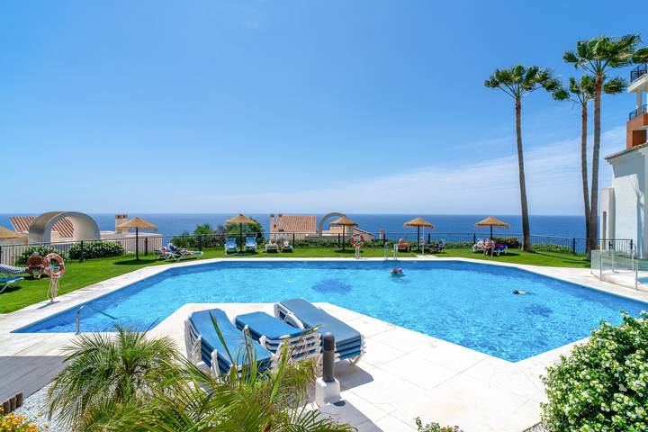 Ferienwohnung für 4 Personen, mit Meerblick und Terrasse sowie Pool in Torrox