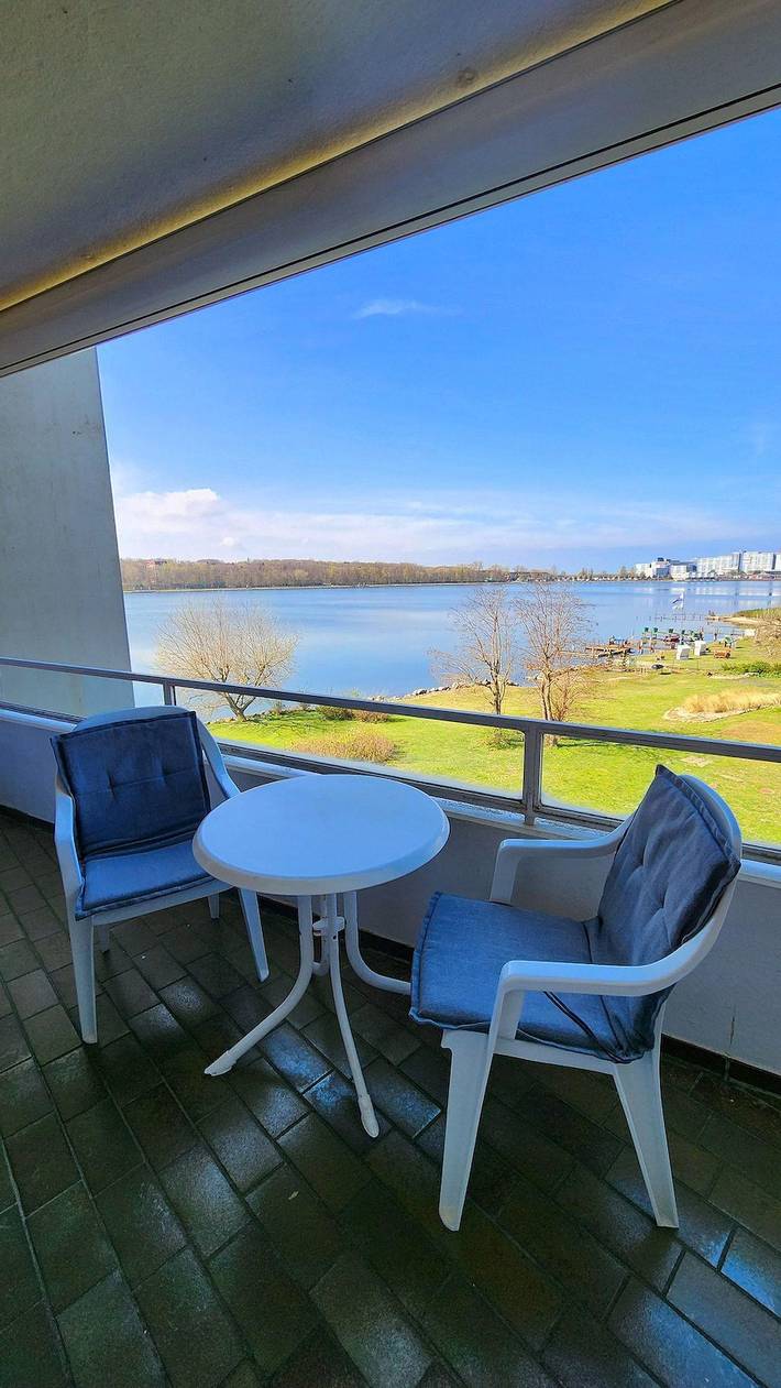 Ferienwohnung für 2 Personen, mit Balkon und Seeblick am Steinwarder