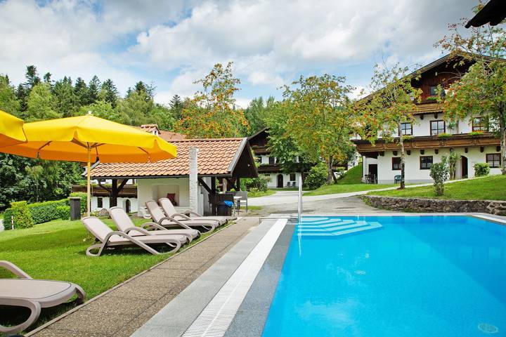 Ferienwohnung für 4 Personen, mit Balkon und Sauna sowie Seeblick in Bayern