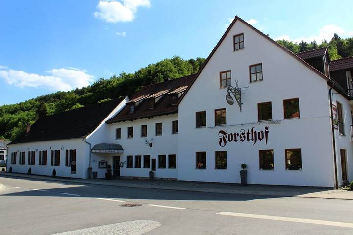 Hotel für 3 Personen, mit Balkon und Terrasse sowie Ausblick in Kastl