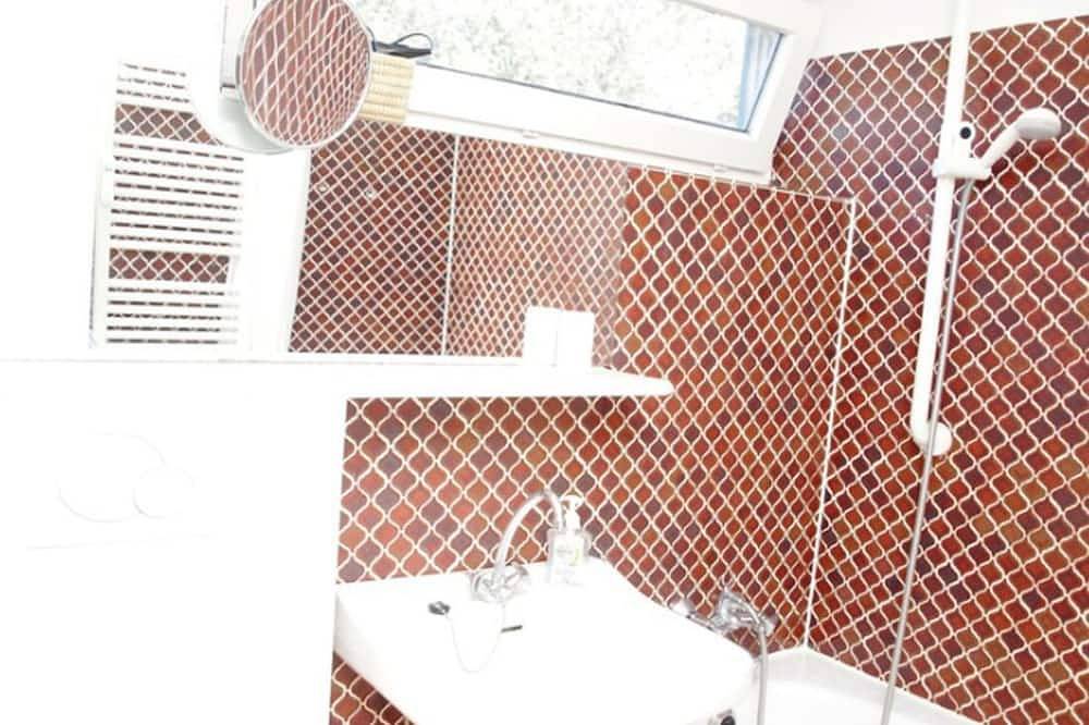 Ganze Wohnung, Helles, gemütliches Apartment unter Reet mit großer sonniger Terrasse in Wenningstedt, Sylt