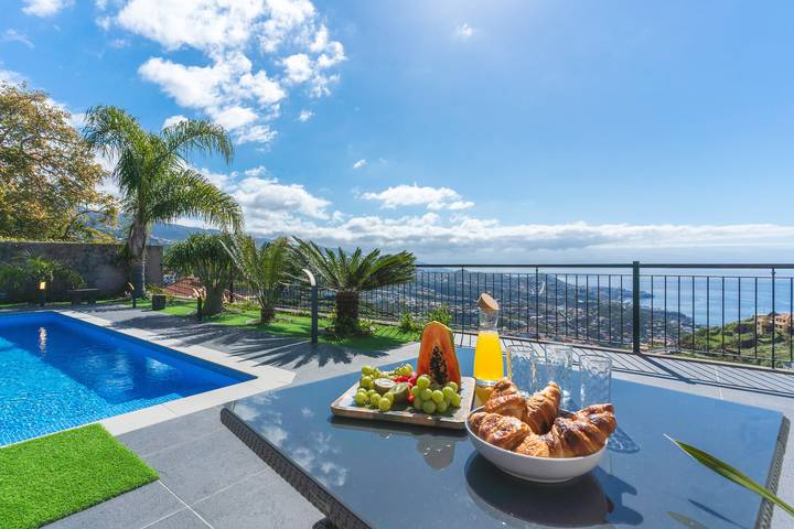 Location de vacances pour 6 personnes, avec jardin ainsi que vue sur l’océan et piscine à Câmara de Lobos - 2