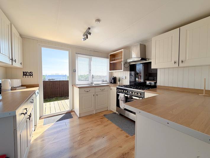 Monkstone Lodge - 3 Bedroom Lodge - New Hedges in Pembrokeshire