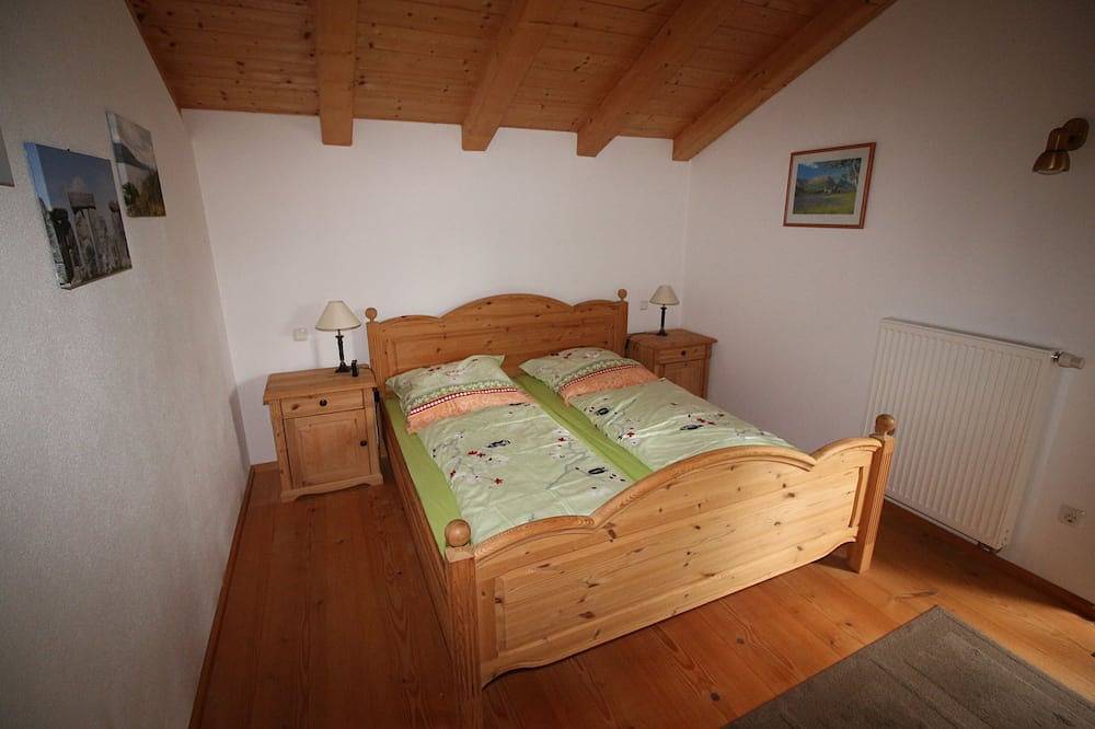 Ganze Wohnung, Landhaus Nessi - Ferienwohnung mit Entschleunigung am Tor zum Tegernsee in Waakirchen, Bayerische Alpen