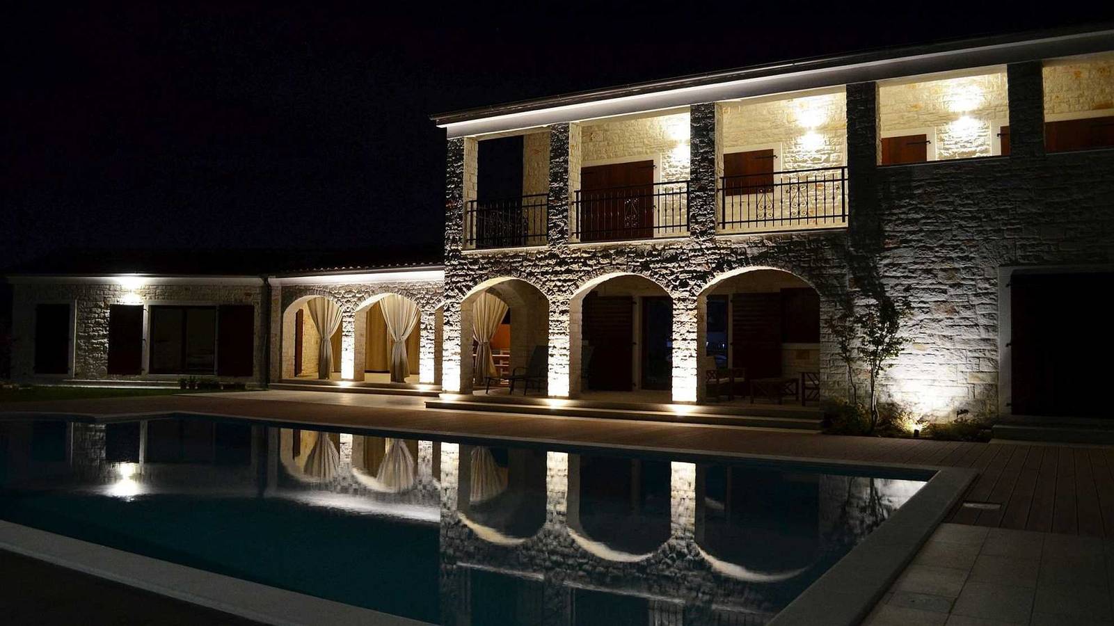 Villa voor 10 personen met balkon in Tinjan, Centraal Istrië