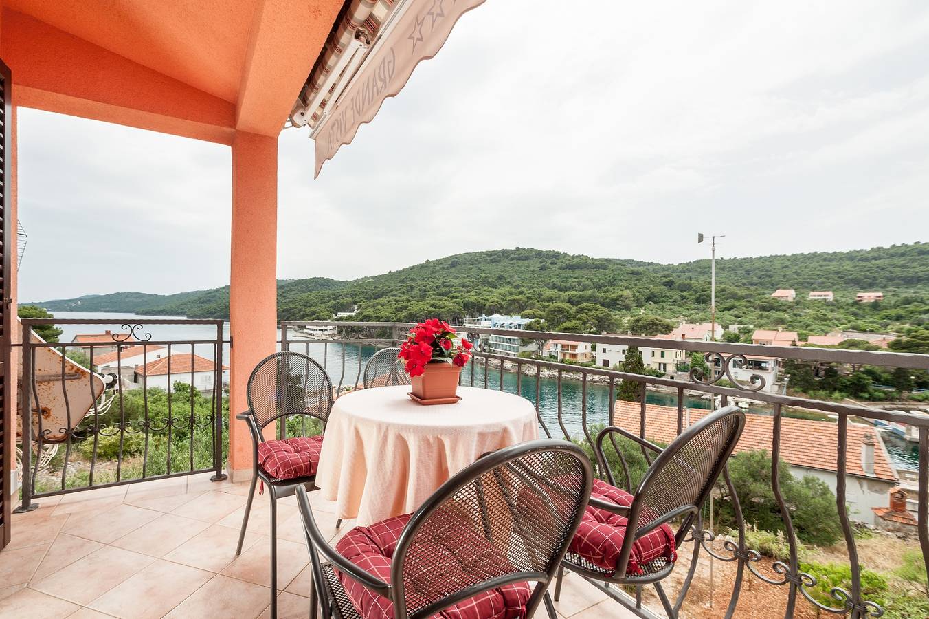 Appartamento vacanze a Veli Rat a partire da 148€ a notte