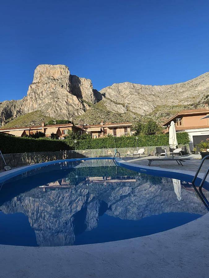 Location de vacances pour 7 personnes, avec jardin et piscine à Sferracavallo - 2