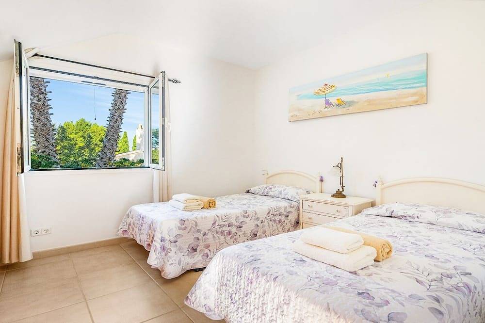 Villa Alma del Mar - Exceptional Villa with Marina Views & Pool in Port d'Addaia, Es Mercadal