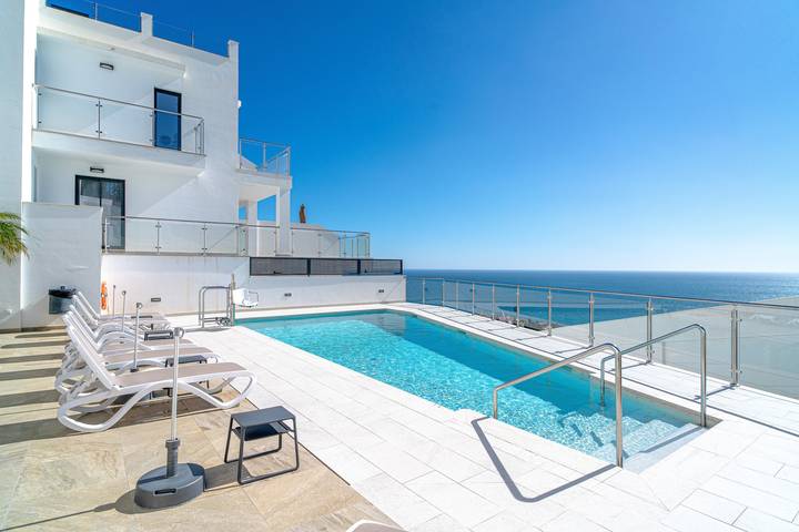 Vakantieappartement voor 6 personen, with terras and uitzicht op zee as well as zwembad in Nerja