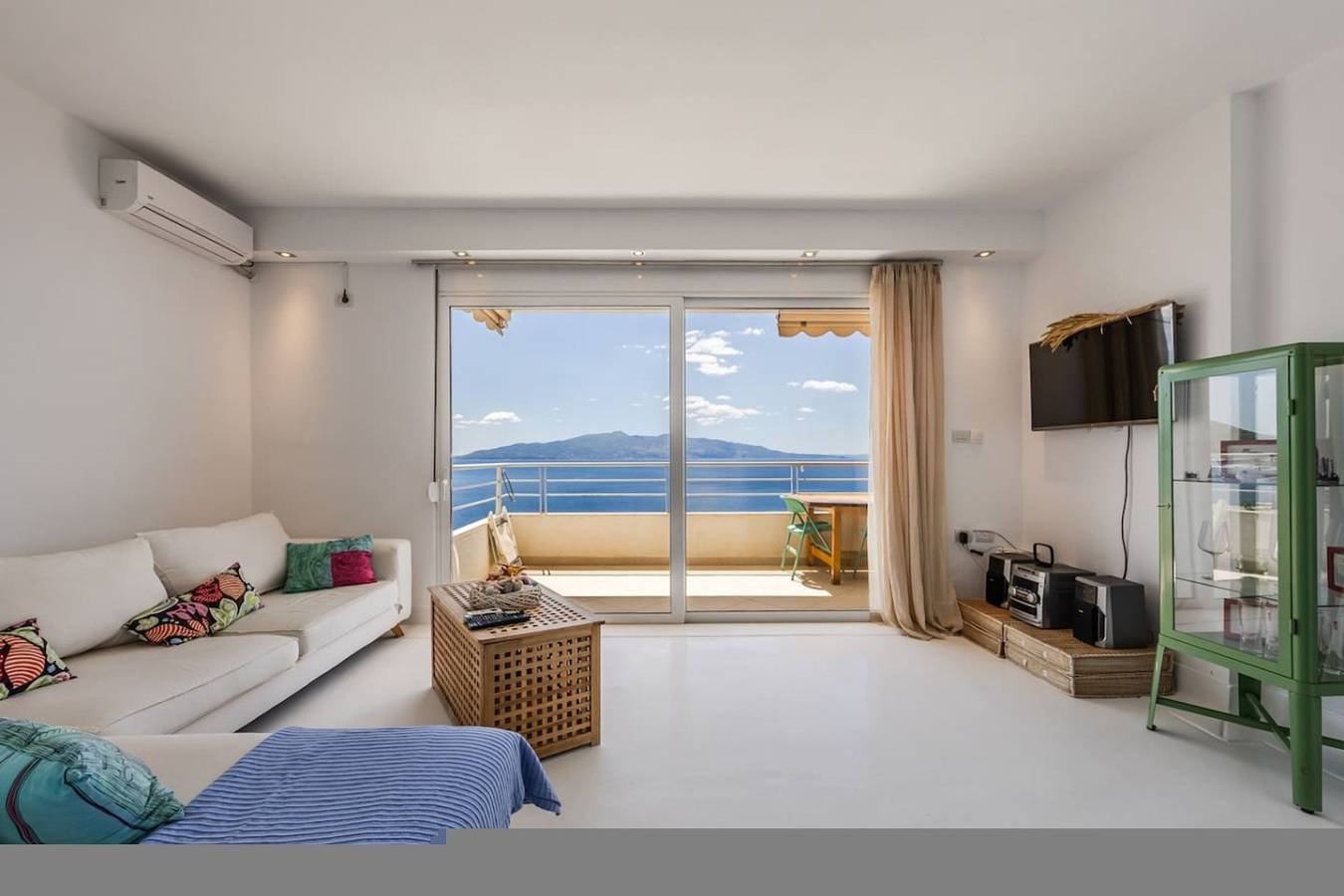 Ganze Wohnung, Sunkissed Apartment | 1Br Amazing Views by the Sea in Sarandë, Vlorë