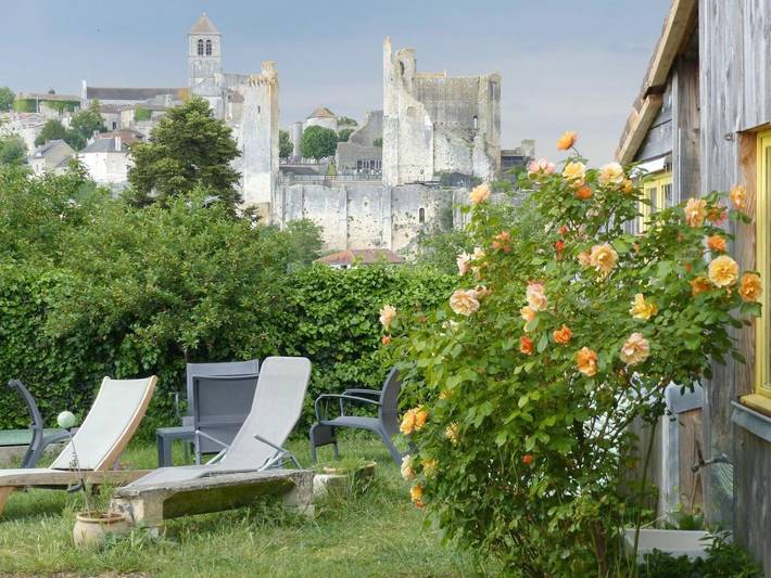 Location de vacances pour 9 personnes, avec Terrasse et Jardin à Chauvigny