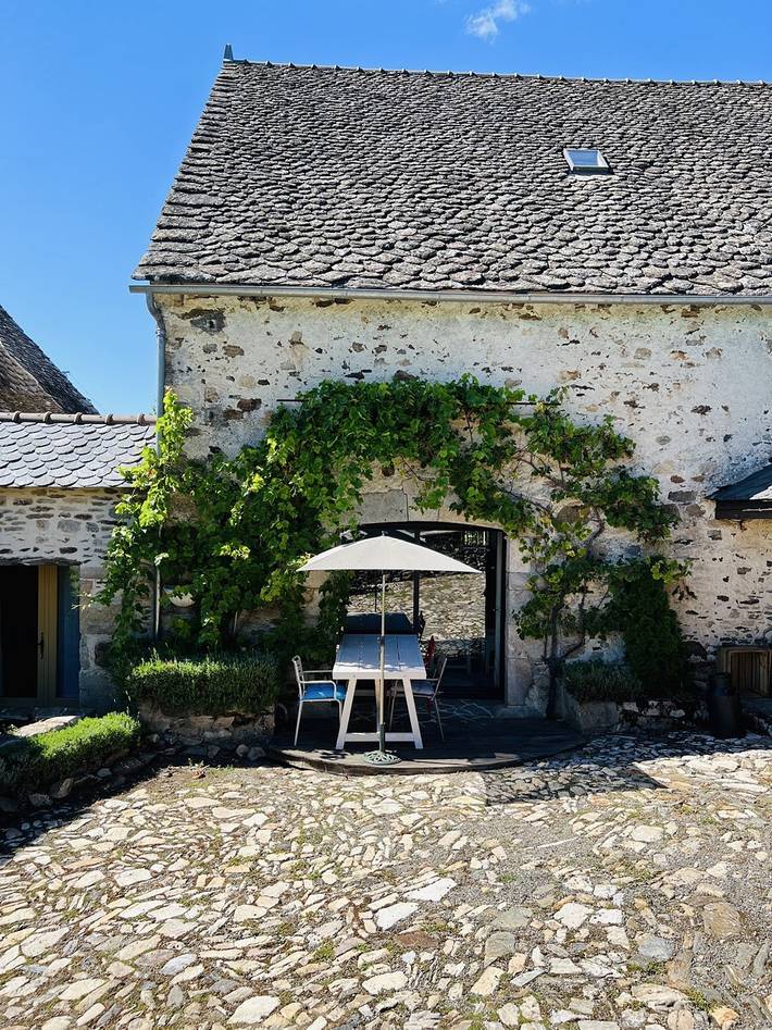 Gîte pour 4 personnes, avec piscine, animaux acceptés à Saint-Martial-Entraygues