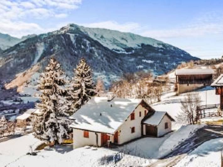 Ferienwohnung für 6 Personen, mit Ausblick und Balkon sowie Garten in Graubünden