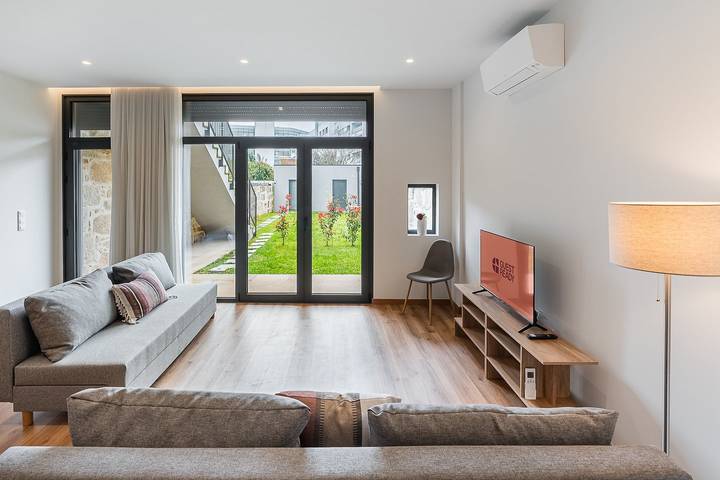 Apartamento de férias para 8 pessoas, com jardim e varanda em 